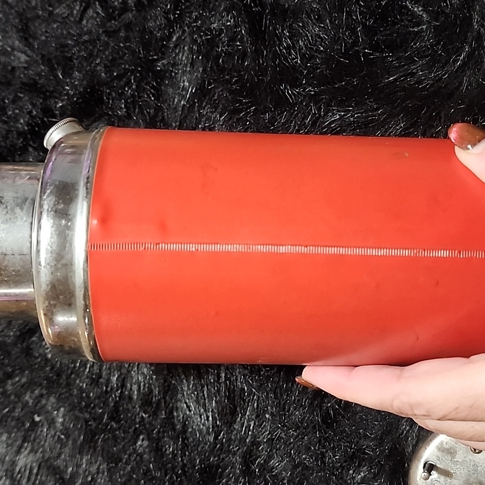 Vintage Red Fire Extinguisher Novelty Musical Cocktail Decanter. - Picture 7 of 9